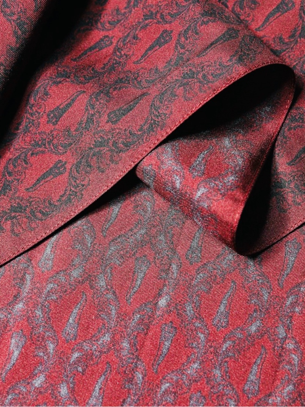 BRAND NEW Dolce & Gabbana 100% Silk Scarf Maroon Patterned Foulard Wrap